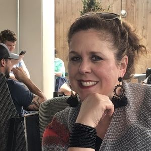 Meet your Posher, Debbie